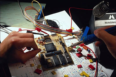 http://img.aftab.cc/news/92/hardware_engineering.jpg